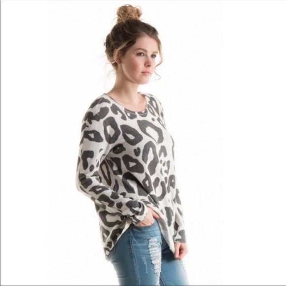 Super soft and cuddly Leopard print sublimated knit Sweater. Medium - Picture 3 of 4